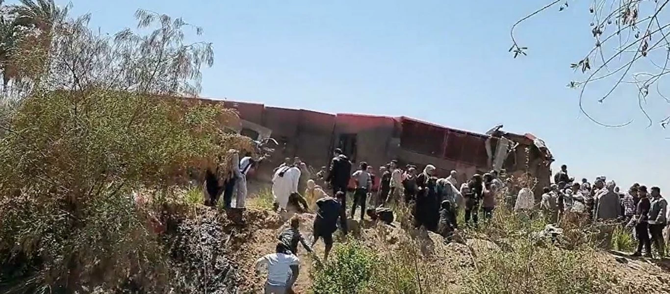 Σύγκρουση τρένων στην Αίγυπτο: Ο πρόεδρος της χώρας υποσχέθηκε πως οι ένοχοι θα τύχουν παραδειγματικής τιμωρίας